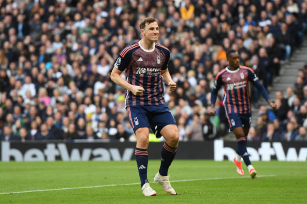 勃勃地与周 勃勃地与周